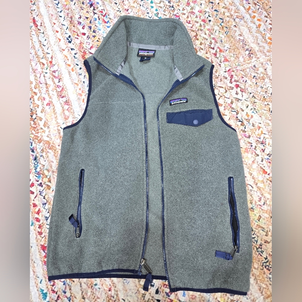 Patagonia Men's Gray and Navy Fleece Vest